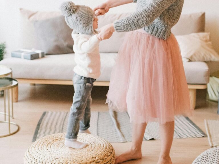 Pufy dla dziewczynki – jak wybrać idealny dodatek do pokoju dziecka?