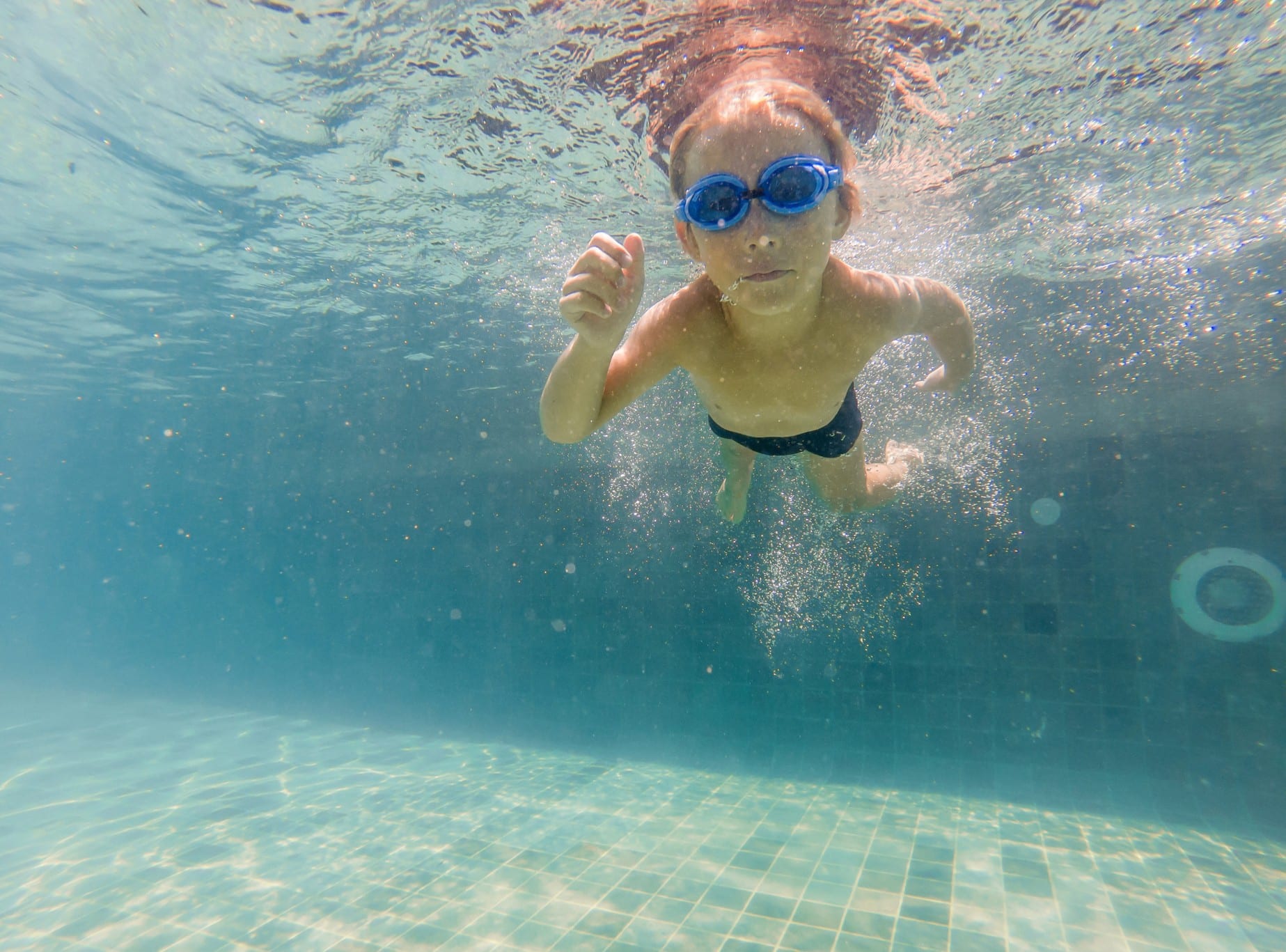 Okularki dla dzieci do nauki pływania – jak wybrać najlepszy model dla przedszkolaka?